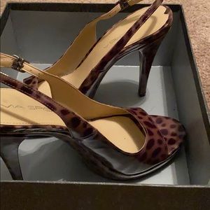 Via spiga strapped, animal print heels